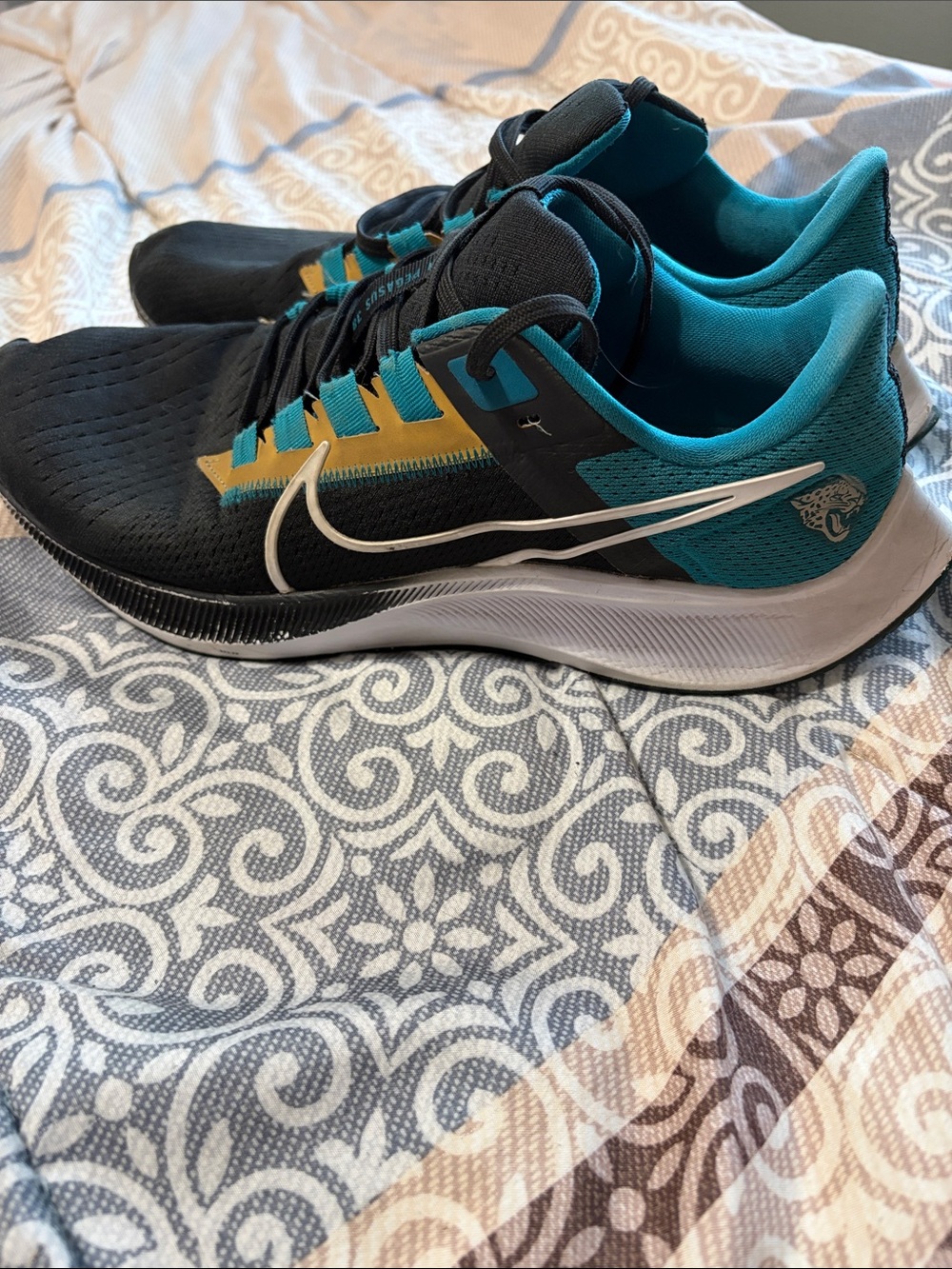 Nike Air Zoom Pegasus 38 Mens Jacksonville Jaguar Football Running Shoes Sz 10.5